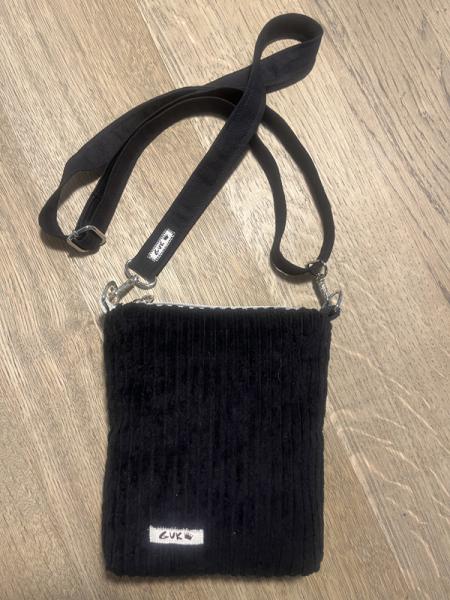 "Flickenwerk I mit Tasche" - SCHWARZ-CREME